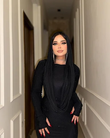 felt like a black rose 🥀🖤💋✨✨