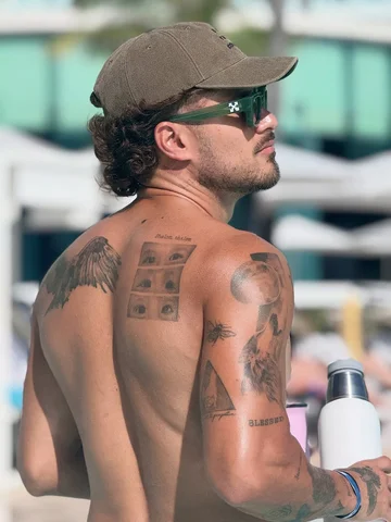 🧉☀️🌊🏖️🦅💙💛