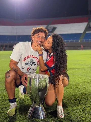 Oopssss!! We did it agaiiiiinnnn!! 🏆 🏆 

MI SÚPER CAMPEÓN , ORGULLOSA DE TUS V