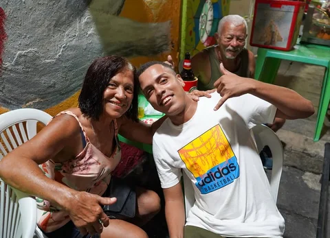 Hoje é aniversário de Peu, Nosso menino que sabe sambar, parabéns Peu.