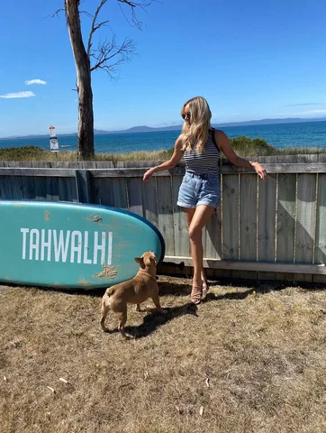 Lapping up the beach days with Princess Poppi 👸