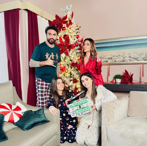 Τα Χριστούγεννα ήρθανε νωρίς στο Σόι μας 🎅🏻🎄
@alphatv #tosoisou #xmas