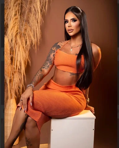 ✨ Se vista de você mesma… poderosa, confiante e sem pedir permissão.

Na Suelen 