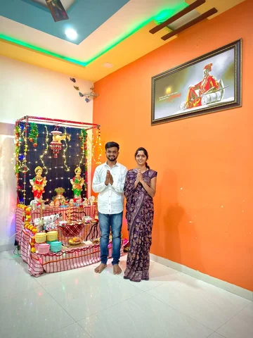 🙏 गौरींच्या चरणी केली मनापासून प्रार्थना, सुख-शांतीने भरून जावो प्रत्येकाचं जीव