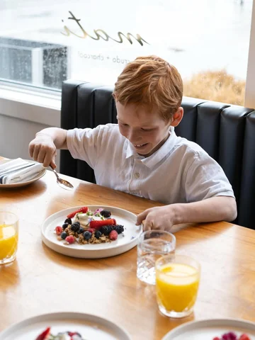 Smiles first, bites right after.
That’s Easter with us.

Reserve you table for t