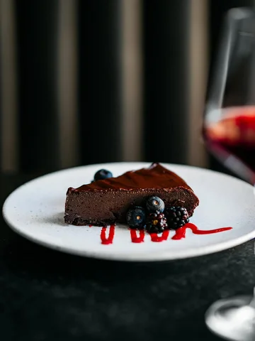 Our chocolate torte, stealing the spotlight at the very end.

#MeetUsAtMati #Mat
