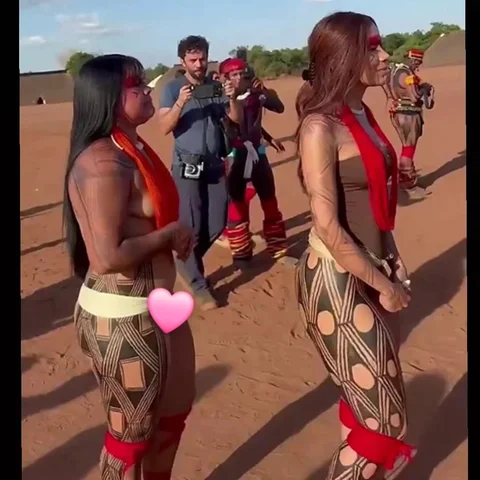 MulherIndigena#brasileira# cm ela linda maravilhosa @anitta