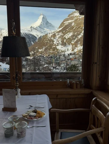 The place to be @zermatt.matterhorn ❣️

@schoneggzermatt

invitation*