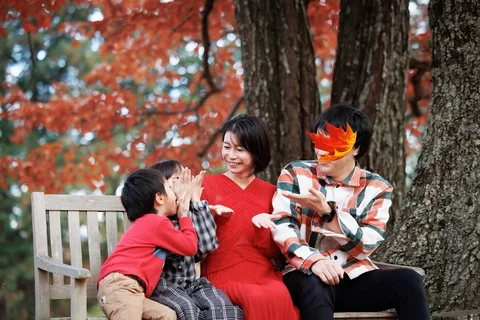 子どもたちと家でかくれんぼした。

私が鬼になって

必死に探す（ふり）したら、
カーテンの後ろに2人でひそんでて
見つけた瞬間の「きゃー！！」って声が
もう最