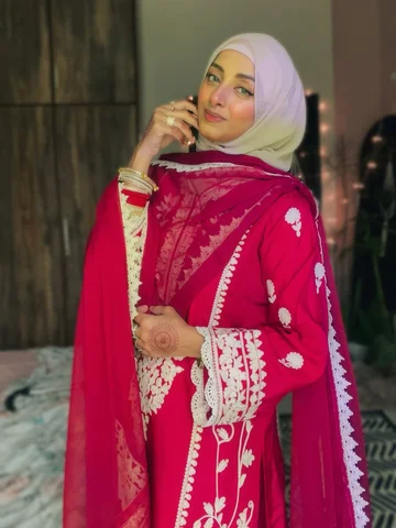 Eid Mubarak ♥️ 🌙 
May Allah bless us all Ameen 

Wearing @shaposh_official 
Col
