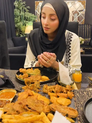 @erumskitchenette organised this delicious iftaar for me ..couldnt resist bainge