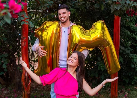 Apareci pra comemorar meu tão esperado 1 Milhão de seguidores! 😍🙌🏼

 Os últim