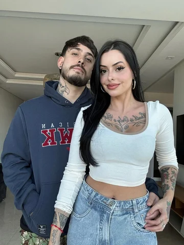 amanhã faz exatamente 1 ano e 7 meses que estamos juntos. e eu só tenho a agrade