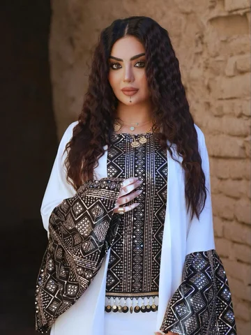 @zainab__hassony 🥹🩷
@makeup_artist_nawara ميكب 
@rody.ph 📸