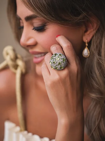 ⁨	‪@jewelrybyvida‬ 
تنها آرزوی من واسه ۲۰۲۶ اینه:
چشمامونو ببندیم، باز کنیم، “خو