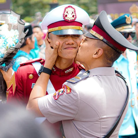 El,… @elfiantarabss_ 
Perjuanganmu selama ini menunjukkan bahwa hatimu jauh lebi