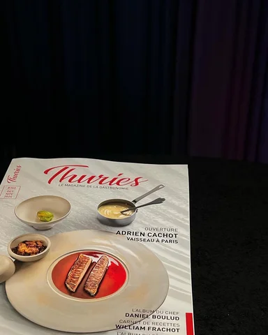 BOOMMMM🧨🛸

Merci @thuriesmagazine @micheltanguy pour la confiance, première co