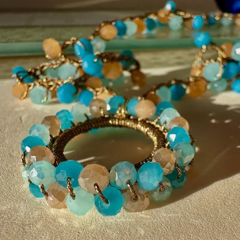✨ Eleganza che racconta una storia ✨

Questa collana fatta a mano unisce la lumi