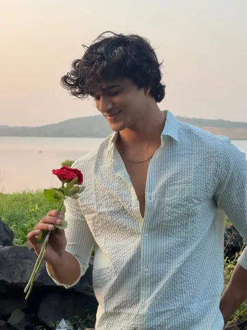 Roses never go out of style 💐
.
.
.
.
.
.
.
.
.
.
.
.
.
.
.
.
.
.
.
.
.
.
#vira