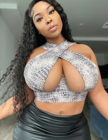Should I post more pictures or more reels???🤔