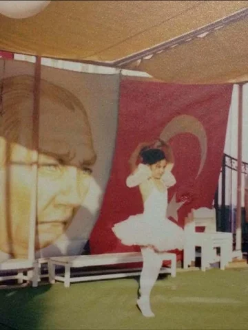 Bütün kız çocuklarının yüreğinde yeşeren saf sevgi ve güzellik, içimizde yaşayan