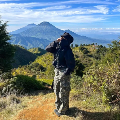 prau cantik tapi cukup sekali aja🧎🏻‍♀️‍➡️
jaket, topi, carrier by @antarestar_