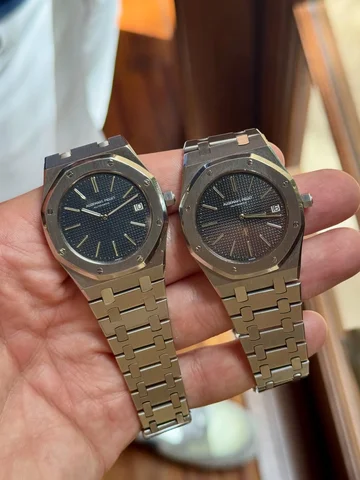 Which AP Royal Oak 5402 is older?

1st or 2nd? Answer will be in the comments. 

