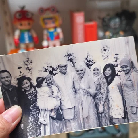 Lagi packing, terus nemu photo ini.
Pas banget ini tuh 15 tahun lalu di rumah Pa
