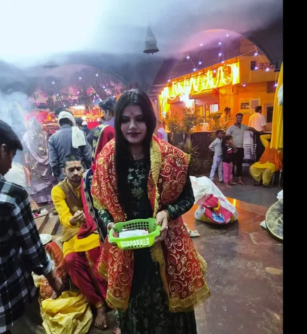 तेरे मंदिरों में मांई
मैने जोत क्या जलाई
हो गया मेरे घर में उजाला
.
.
.
.
.
.
.

