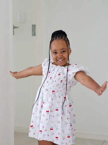 Well hello there.🌸
Swipe for cuteness 🤭

👗 @cottononkids