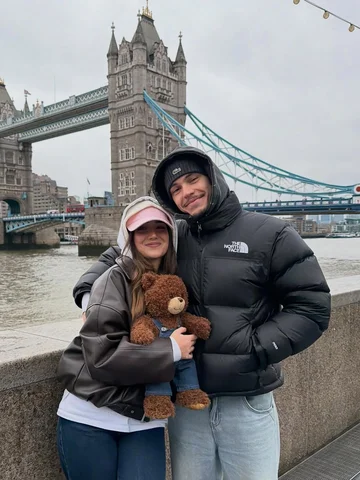On a visité Londres ❤️
Lui, moi… et notre enfant Charles 🧸