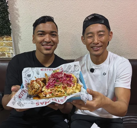 Tenemos un debate con @alfredolarin ¿es pollo chuco o pollo con tajadas?🤔🍗🇭🇳