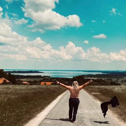 ✨𝐹𝑟𝑒𝑖 𝑠𝑒𝑖𝑛 ✨
.
.
.
.
.
.
.
#freiheit #freisein #obenohne #chiemsee #see 