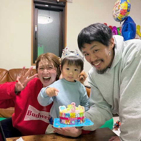 .
やっとやっとだいぶ遅れて誕生日会ができた日👦🏻🎂
( 長い期間お腹くだしててお預けだった🍨 )

お友達家族も招待して、みんなでたくさん食べました�