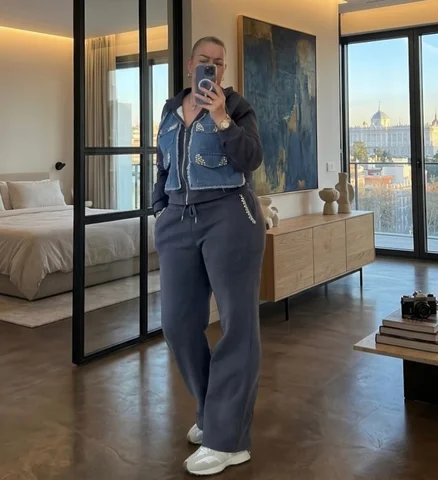 Nueva colección.
Conjunto disponible.
Destacando el jeans combinado con algodón 