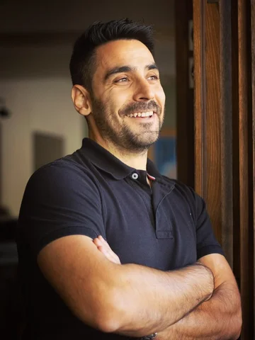 .La simplicité d’un sourire vrai
.
.Dans un monde où l’on court après le temps, 