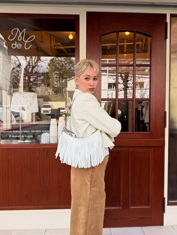 春はやっぱり白いアイテムを持ちたくなる！着たくなる(⌒ - ⌒)🤍
kate spadeのKSDuoのフリンジは、シンプルなファッションにアクセントとして合わ