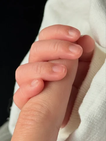 ぐにゃぐにゃ、ふにゃふにゃ、でもちゃんと私のことママってわかってるっぽい( ᴖ⩊ᴖ ) ぎゅ