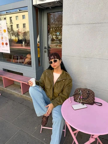 something about going to a coffee shop that just make the day better ☕️⭐️🌸💗