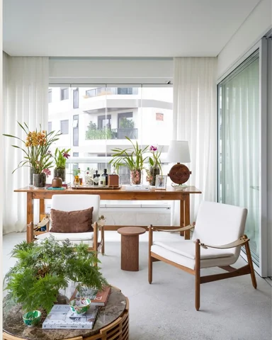 An apartment transformed to create fluid spaces and seamless sightlines.

AS Apa