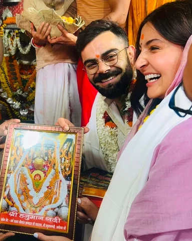 Virat Kohli and Anushka Sharma visited the Hanuman Garhi Mandir in Ayodhya 🙏❤️�