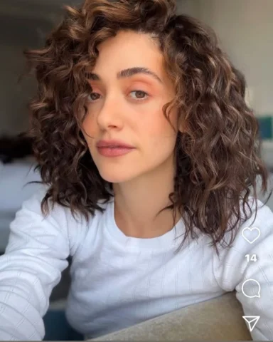 Warm brown highlights on @emmy .
Subtle highlights give curly hair some soft con