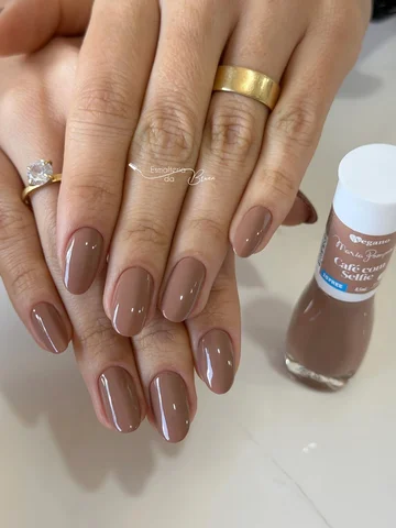 Bom diaaa com Café e selfie da @mariapomposa 😍 #unhasdasemana #unhas #mariapomp