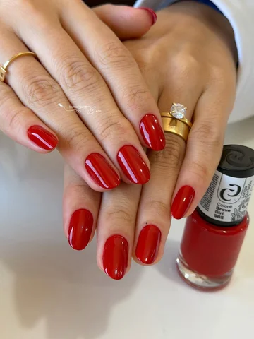 Booom diaaa com esse vermelho maravilhoso 😍 Brave Girl da @coraoficialbr ❤️ #un