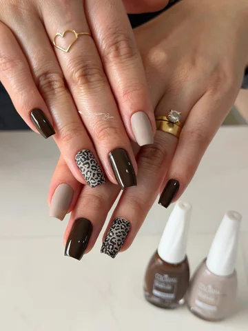 Pausa para esse combo perfeito! ✨ Usei os nudes 2.0 e 8.0 da @esmaltecolorama e 