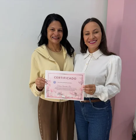 Curso VIP de aperfeiçoamento no Molde F1 + Nail Art 🫴🏻
Para mais informação en