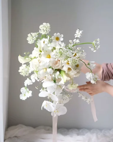 Mayfleur x Fleurinaflower 
Global Flower Workshop 
Day 1 | Cascade Bouquet 
Eleg