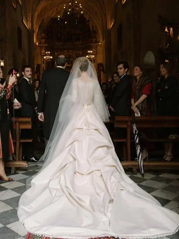 Mer.
.
.
.
#novia #noviaCaprile #Caprile LorenzoCaprile wedding vestidonovia wed