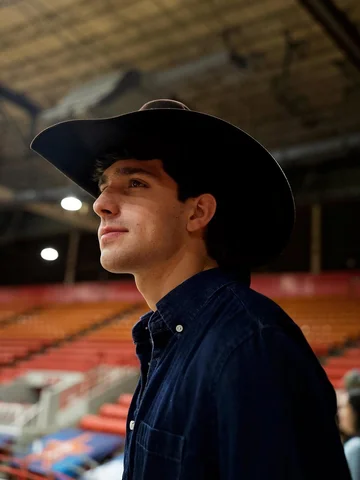 Houston, Texas y un Vaquero Mexicano….🤠🫀🎬
( Todo a su Tiempo….🎶🎧 )