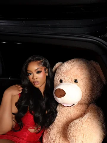 Will you be my Valentine? 💋 
@justicedidmyshoot 
@blaqryde_ 
@houseofheartsatl